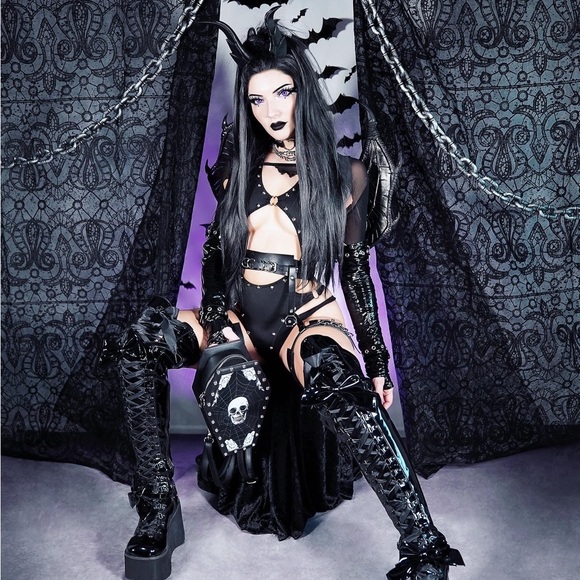 🔥MEET YOUR POSHER🔥 - Picture 2 of 12